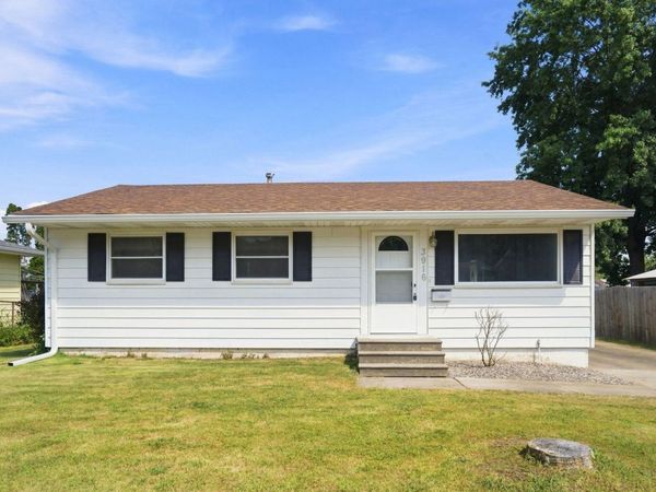 3916 W LOMBARD Street , Davenport, IA 52804