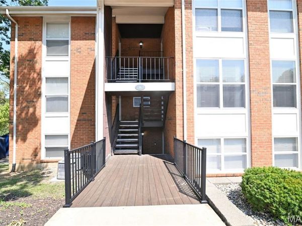 1963 Greenpoint Drive , Unit 203, St Louis, MO 63122