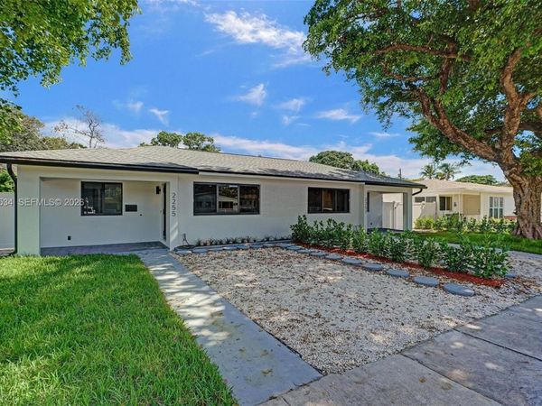 2255 NE 173rd St , North Miami Beach, FL 33160