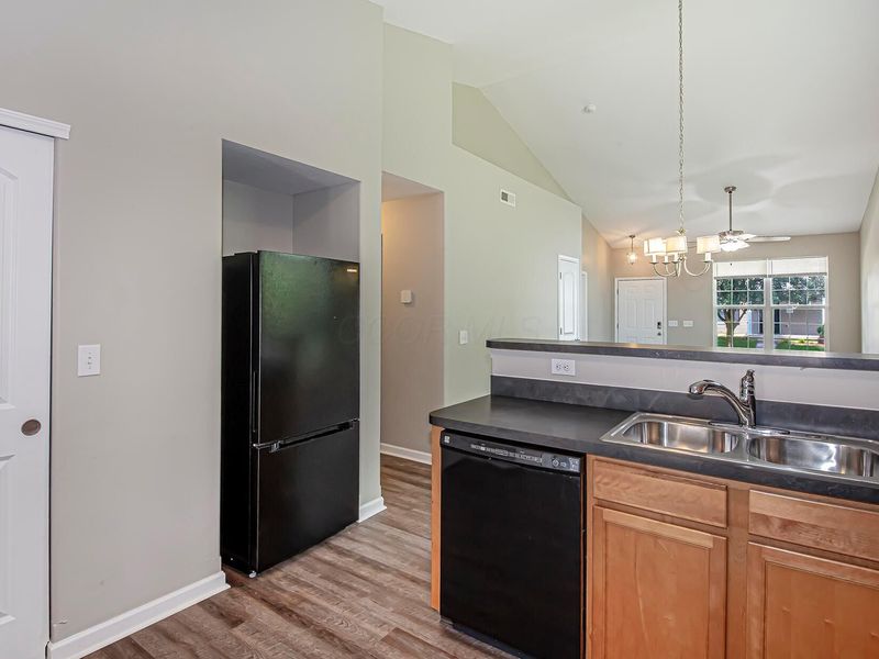 6175 Broad Stripes Avenue, Unit 224, Galloway, OH 43119 Photo 11