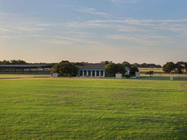 4900 Goehmann LN, Fredericksburg, TX 78624
