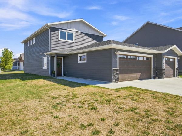 1102 LILAC Lane , Moorhead, MN 56560