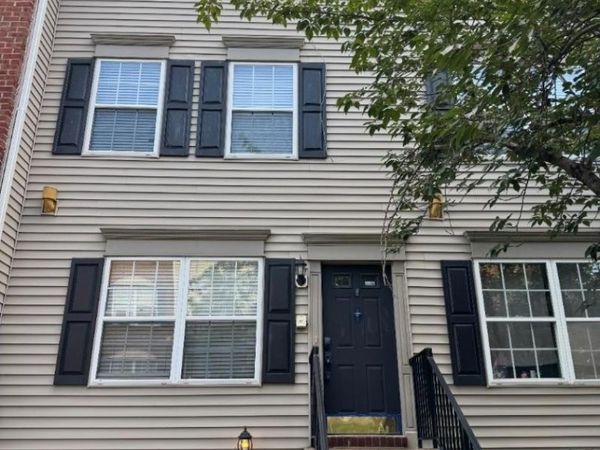 8 Vaughan Dr, Newark, NJ 07103