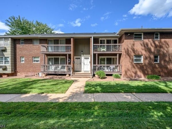 18 Deanna Dr, Hillsborough, NJ 08844