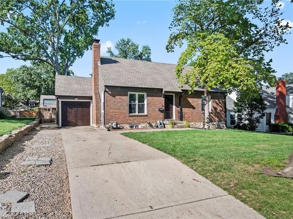2720 W 51st Street, Westwood, KS 66205
