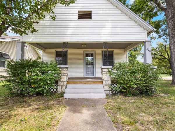 302 Pacific Avenue, Osawatomie, KS 66064
