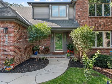 7437 Grand Oaks Drive, Lincoln, NE 68516