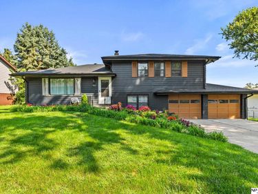 7522 Hartman Avenue, Omaha, NE 68134