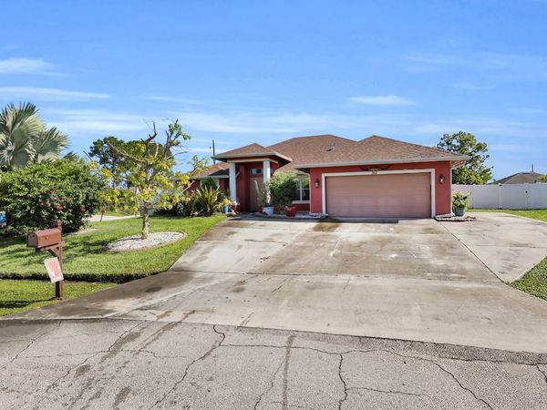 362 SW PAW Court, Port St. Lucie, FL 34953