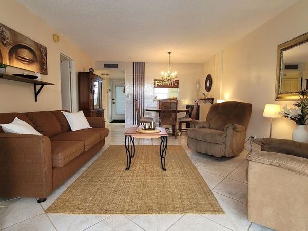 2901 NW 48th Avenue, Unit 461, Lauderdale Lakes, FL 33313