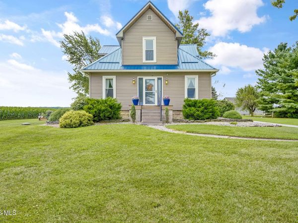 21143 County Road 216 , Fostoria, OH 44830