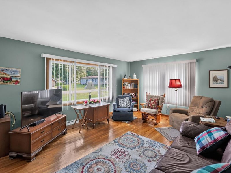11 E Mound Street, Fredericktown, OH 43019 Photo 3