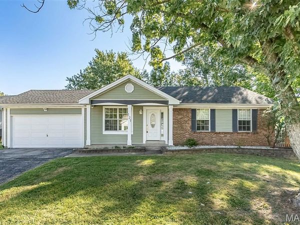 121 Oak Valley Drive, St Peters, MO 63376