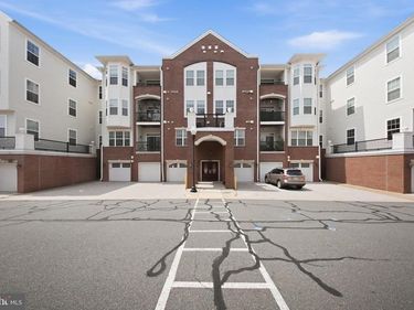 9202 CHARLESTON DRIVE , Unit 402, MANASSAS, VA 20110