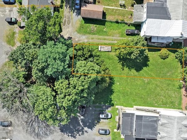 81 S TULPEHOCKEN STREET , PINE GROVE, PA 17963