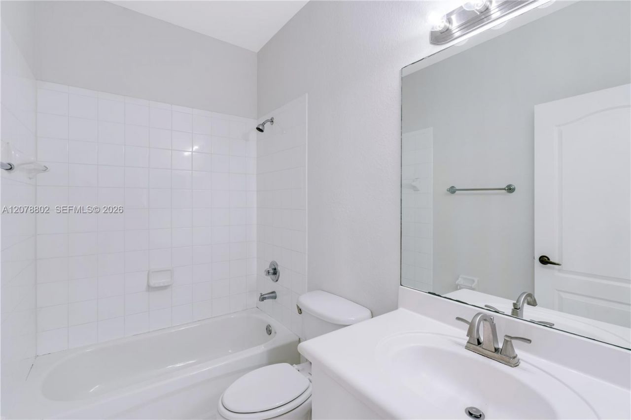 8450 NW 113th Psge, Doral, FL 33178 Photo