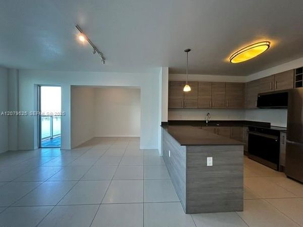 7525 E Treasure Dr , Unit 1008, North Bay Village, FL 33141