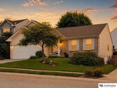 16332 Erskine Street, Omaha, NE 68116