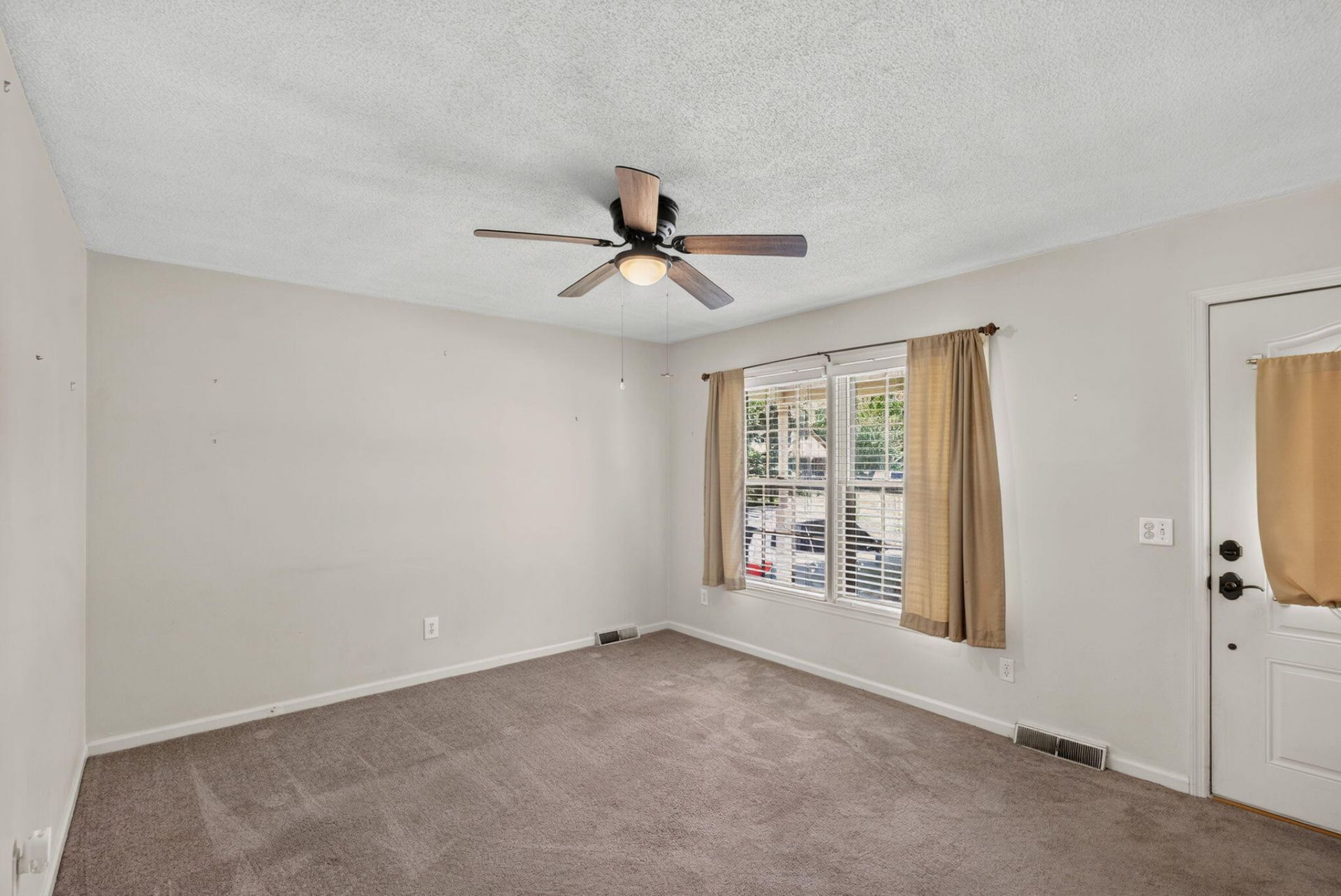 112 Cornell Drive Photo 9