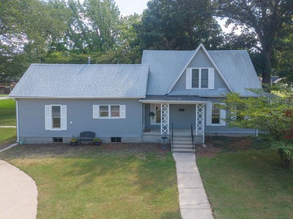 605 S Sycamore Street, Centralia, IL 62801