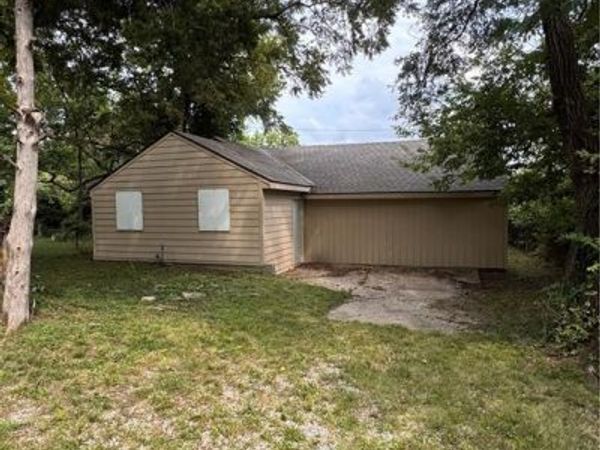 8407 OLIVE Street, Kansas City, MO 64132