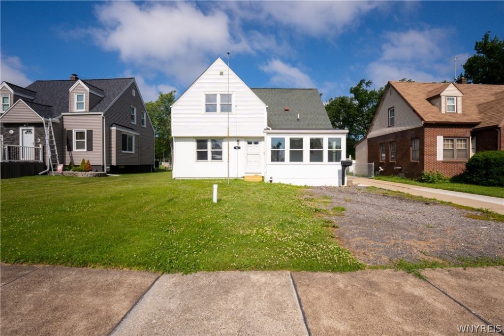 53 S Shore Boulevard , Buffalo, NY 14218 Main Photo