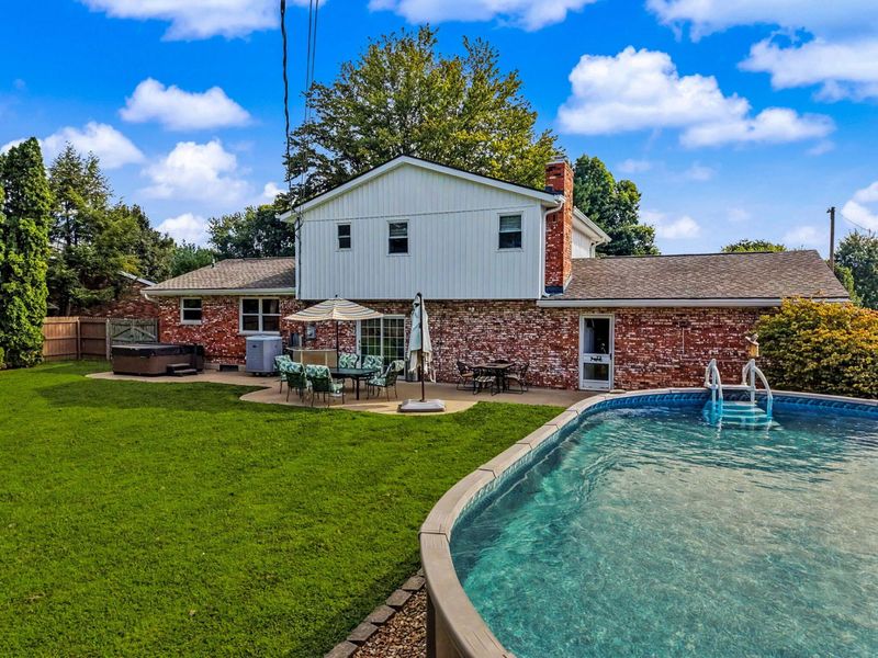138 W Dilcrest Circle, Florence, KY 41042 Photo 12