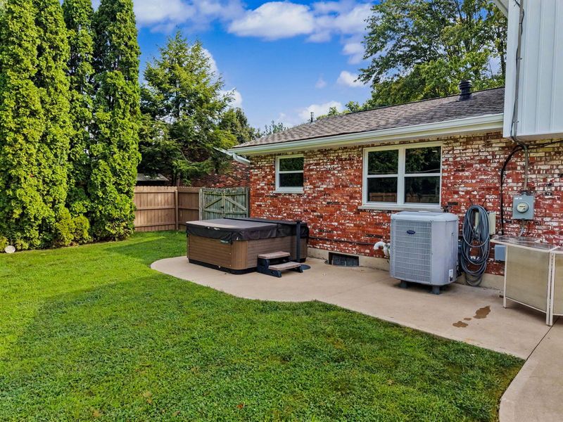 138 W Dilcrest Circle, Florence, KY 41042 Photo 14