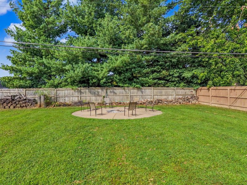 138 W Dilcrest Circle, Florence, KY 41042 Photo 8