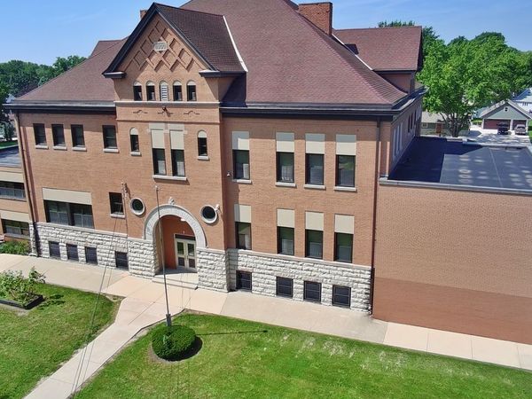 655 W Perry St, Belvidere, IL 61008