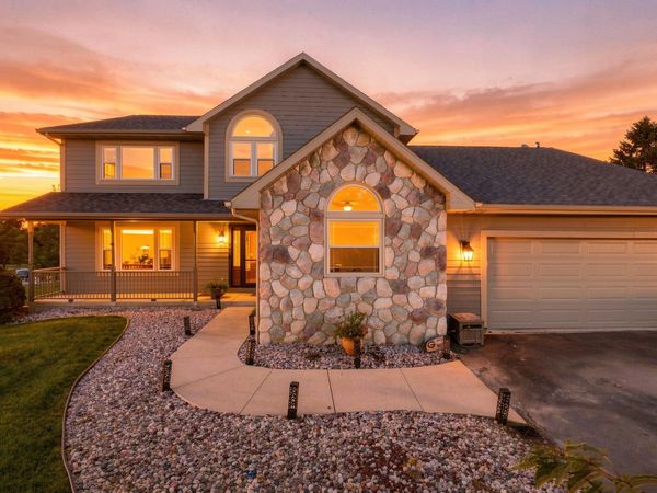 W4604 Pebble Dr, Lafayette, WI 53121