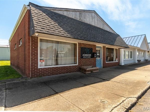 1403 Locust , Eldorado, IL 62930
