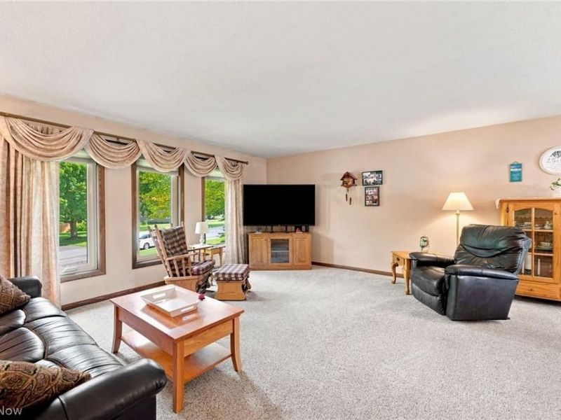 140 Hemlock, Cuyahoga Falls, OH 44223 Photo 3