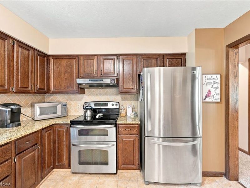 140 Hemlock, Cuyahoga Falls, OH 44223 Photo 6