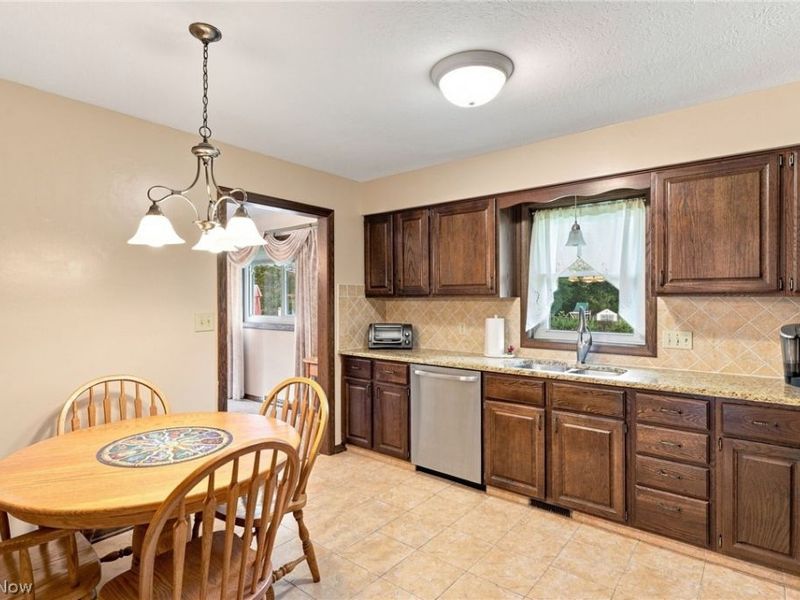 140 Hemlock, Cuyahoga Falls, OH 44223 Photo 8