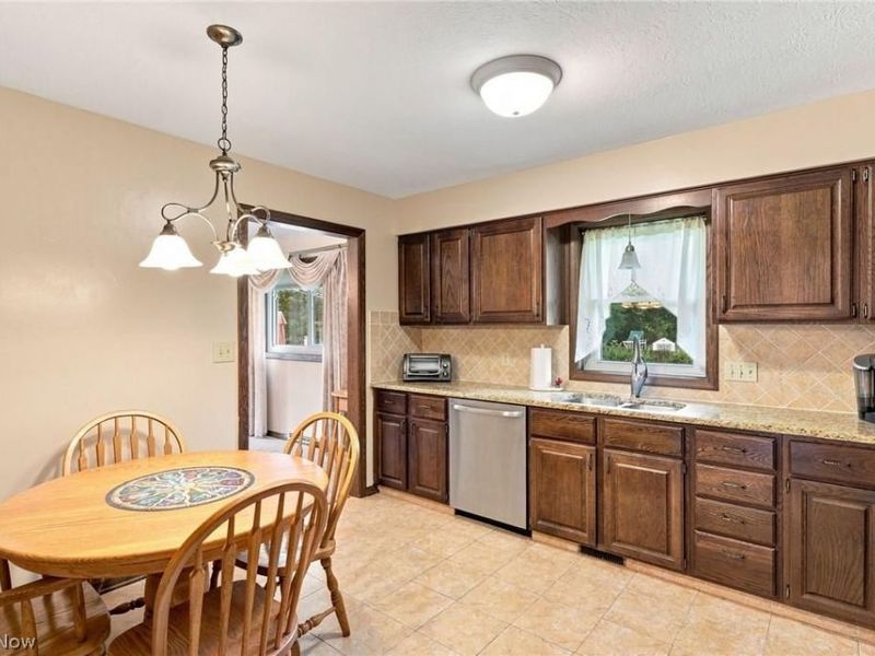 140 Hemlock, Cuyahoga Falls, OH 44223 Photo 8