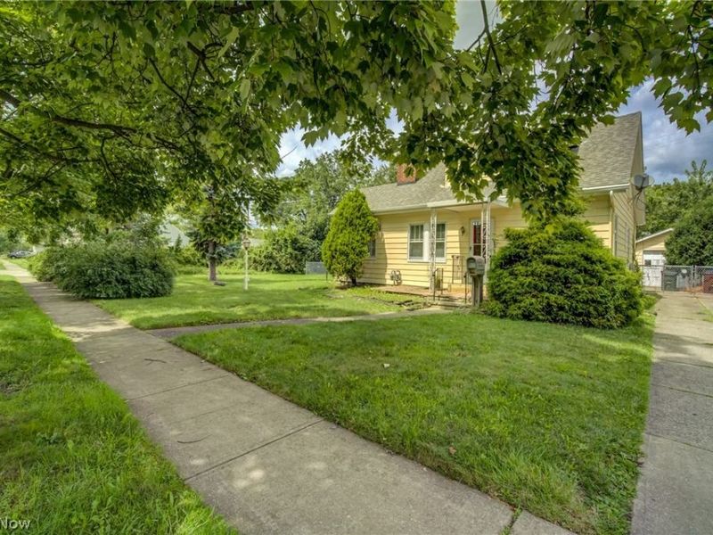 4312 Kenmore Avenue, Parma, OH 44134 Photo 4