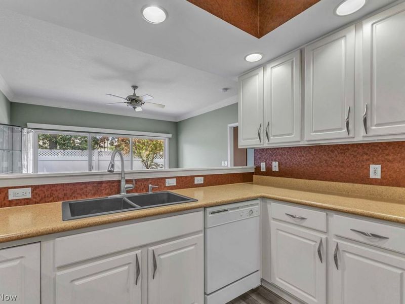 6924 Cottage Circle, North Ridgeville, OH 44039 Photo 11