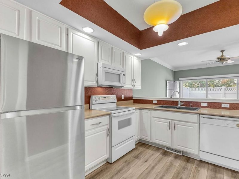 6924 Cottage Circle, North Ridgeville, OH 44039 Photo 9