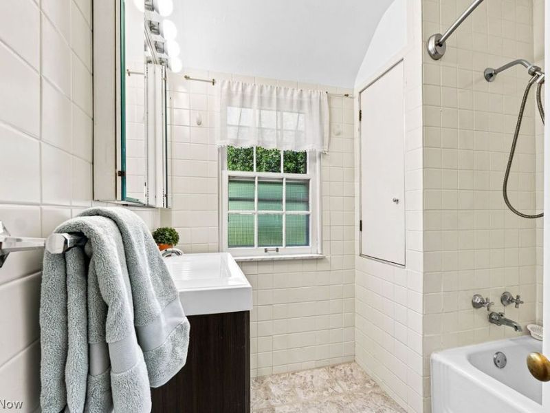 2392 S Belvoir Boulevard, University Heights, OH 44118 Photo 23