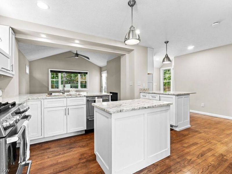 2392 S Belvoir Boulevard, University Heights, OH 44118 Photo 8
