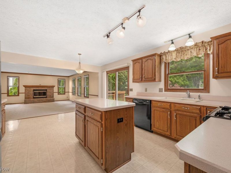 19889 Stoughton Drive, Strongsville, OH 44149 Photo 13