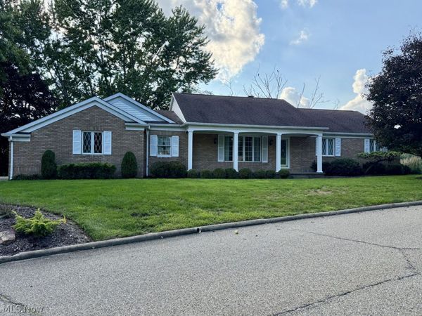 1204 Hilltop Road NW, New Philadelphia, OH 44663