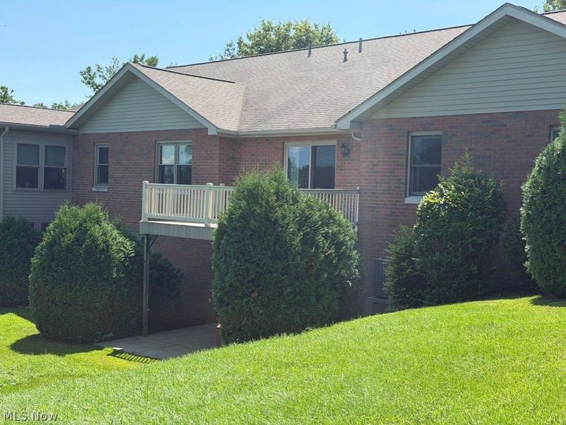 115 Oakmont Drive, Dover, OH 44622 Photo 2