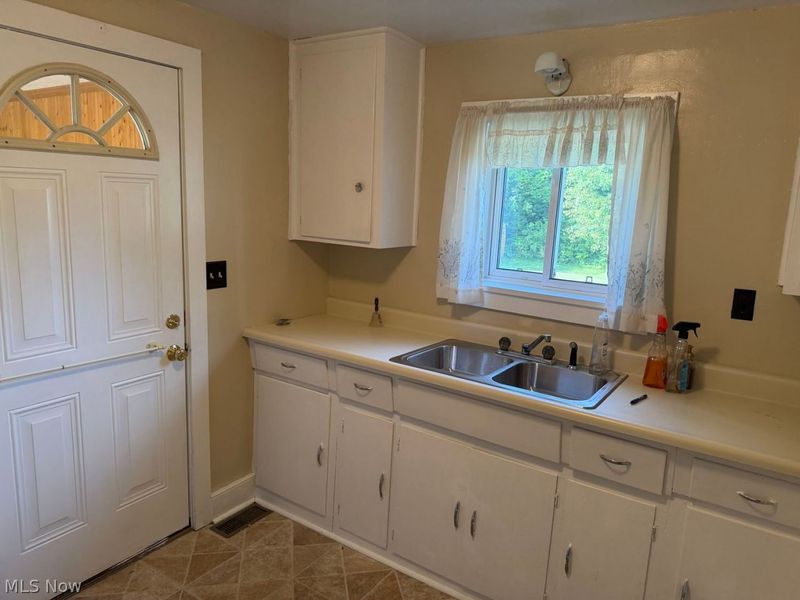 201 W 15th Street, Dover, OH 44622 Photo 2