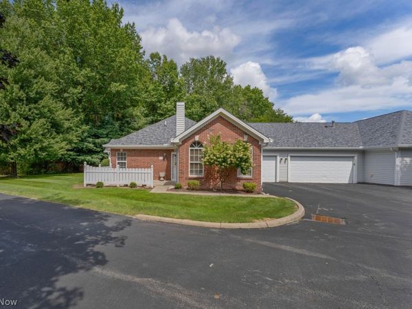 30 Newton Square Drive , Unit 2, Canfield, OH 44406
