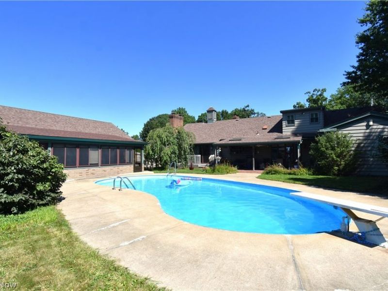 7134 PINE GROVE Drive, Hubbard, OH 44425 Photo 3