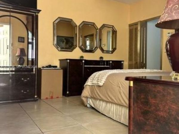 15492 SW 39th St , Miami, FL 33185
