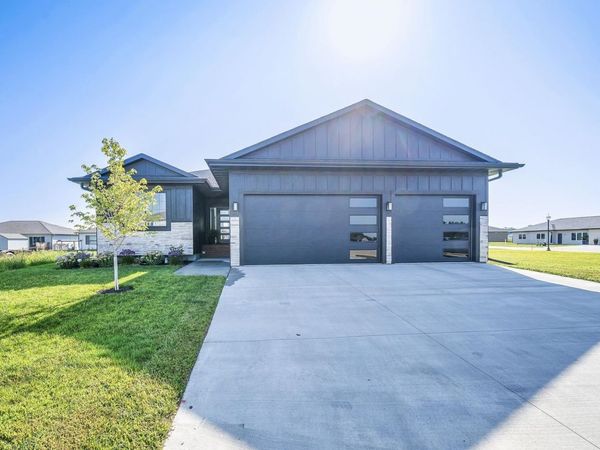 3709 Larchwood Circle , Spirit Lake, IA 51360