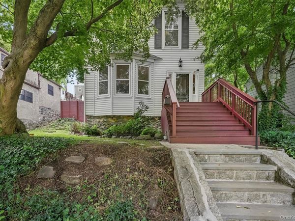 31 Desmond Avenue , Bronxville, NY 10708